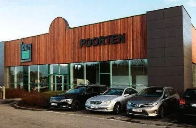 Gevel Showroom pas geplaatst