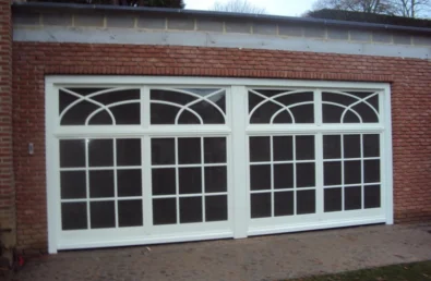 Houten sectionaalpoort met molures 5