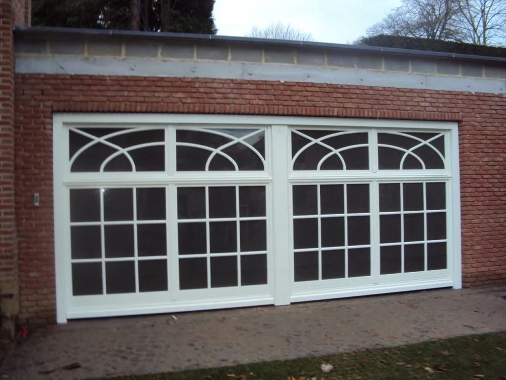 Houten sectionaalpoort met molures 5