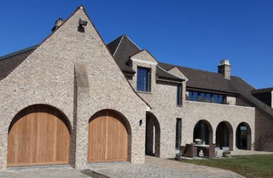 Houten poorten bewerkt