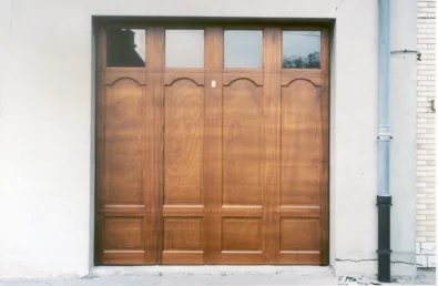 Houten sectionaalpoort met molures 7