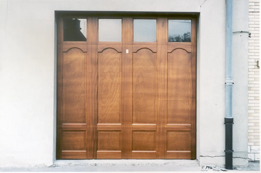 Houten sectionaalpoort met molures 7
